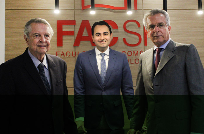 Wilson Rodrigues, diretor geral da FAC-SP, Roberto Macedo, diretor acadêmico da FAC-SP, e Andrea Matarazzo, novo coordenador da pós-graduação